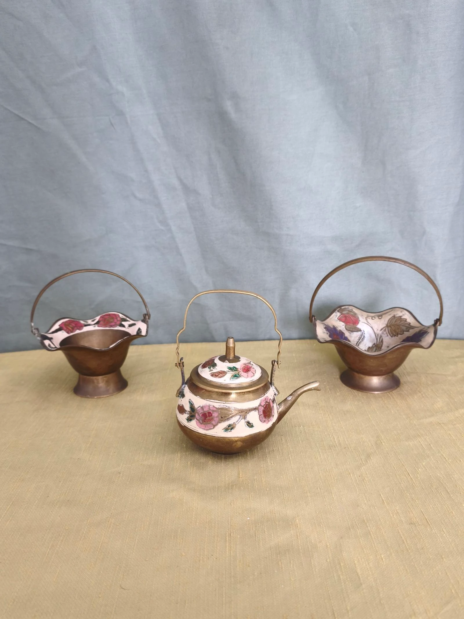 Decoratief drie-delig set mijn miniaturen, inclusief een ketel en twee manden – photo 2